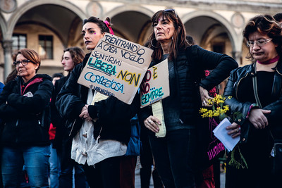 Women protesting in Florence against patriarchal society