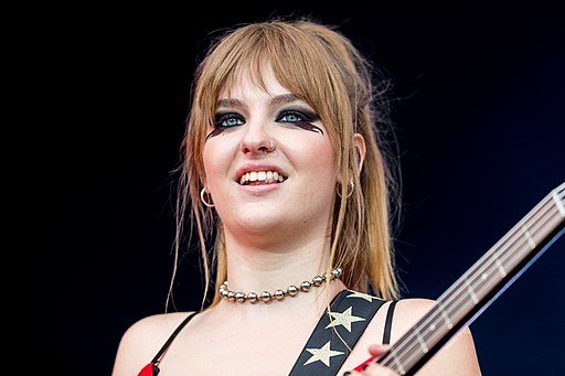 A picture of Victoria, bass player in the Italian rock band Maneskin