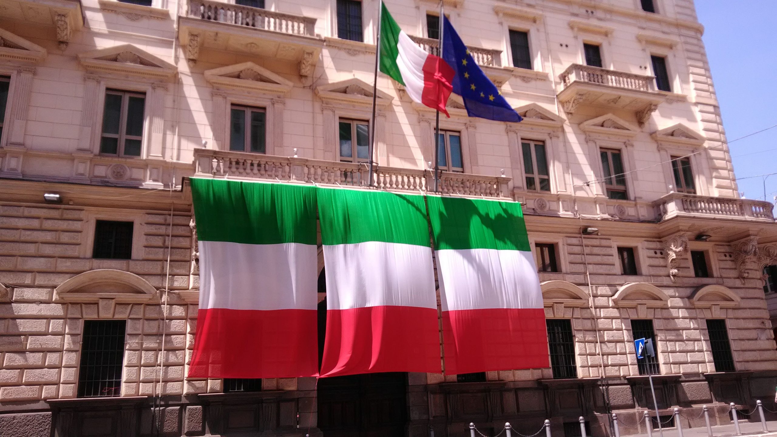 Old building with an Italian flag