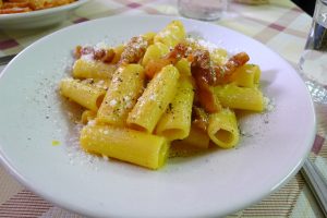 Pasta with bacon, parmesan and pepper.