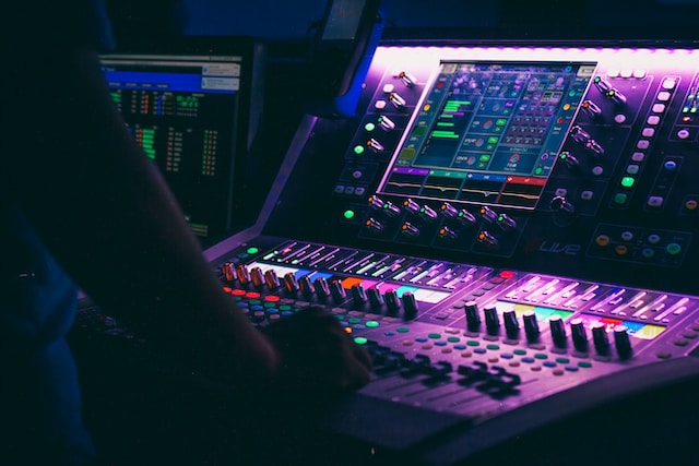 An electronic keyboard